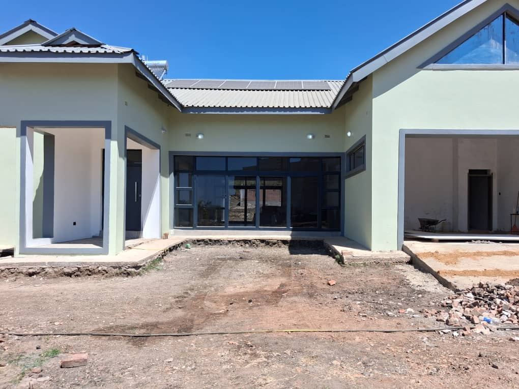 Completed single-storey home with aluminium glazing and solar panels